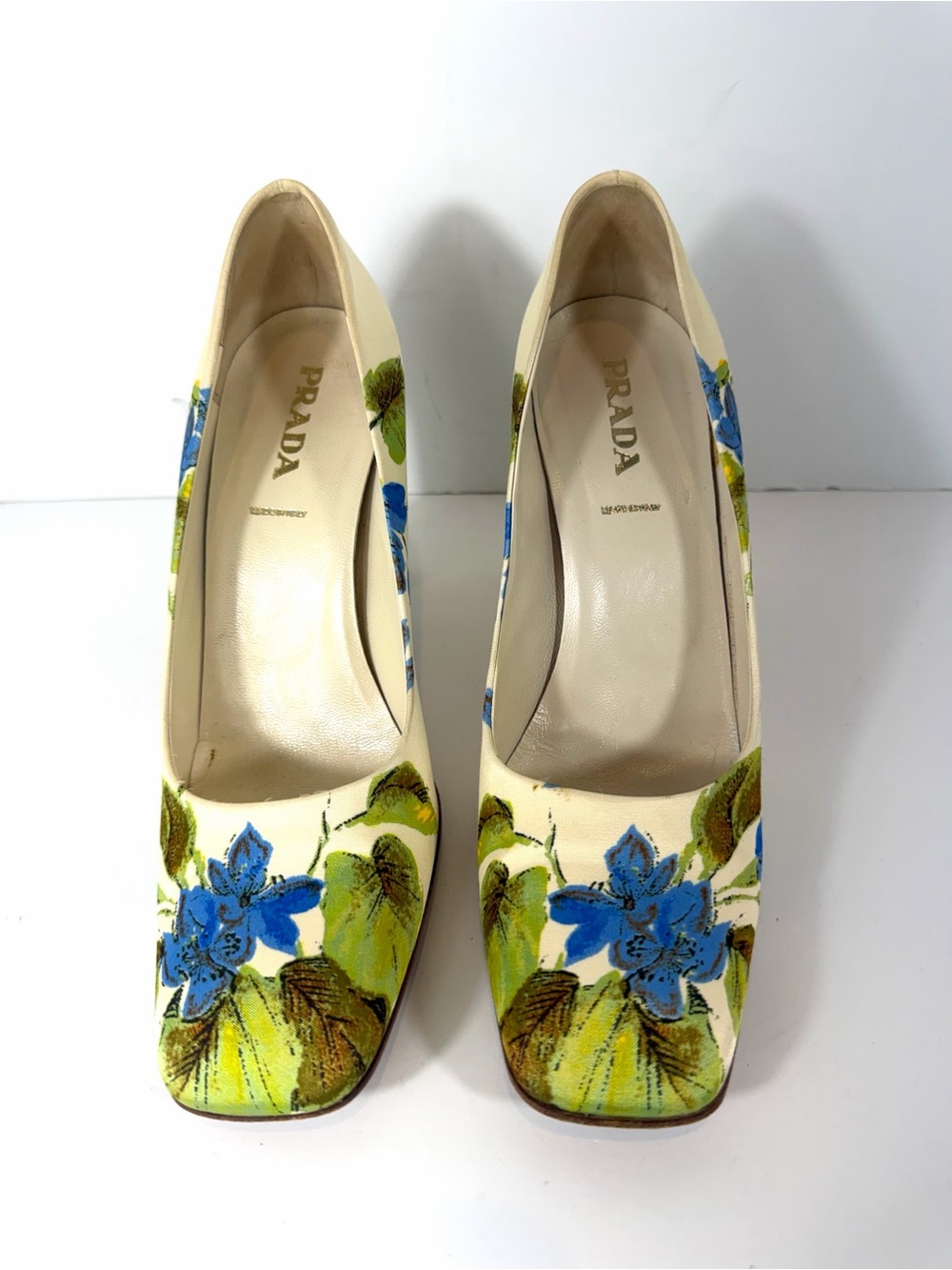 Vintage Prada Floral Print Satin Block Heel Pumps - Cream, Size 38.5 (US 8.5) - Picture 2 of 14